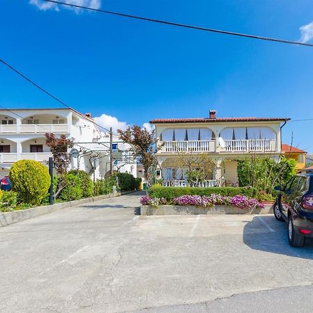 Apartments Mijatovic Lopar Bagian luar foto