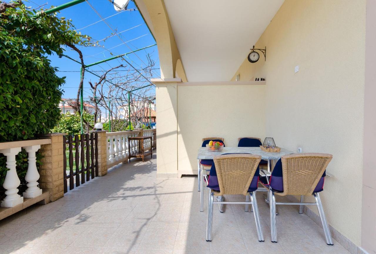 Apartments Mijatovic Lopar Bagian luar foto